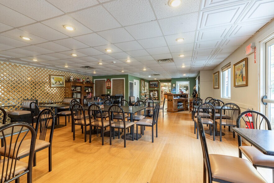 More Photos Of 414 Boston St, Topsfield Office For Sale