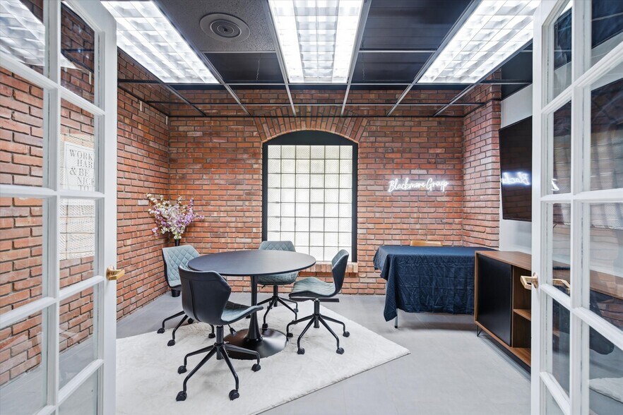 More Photos Of 2901 Main Ave, Durango Office For Sale
