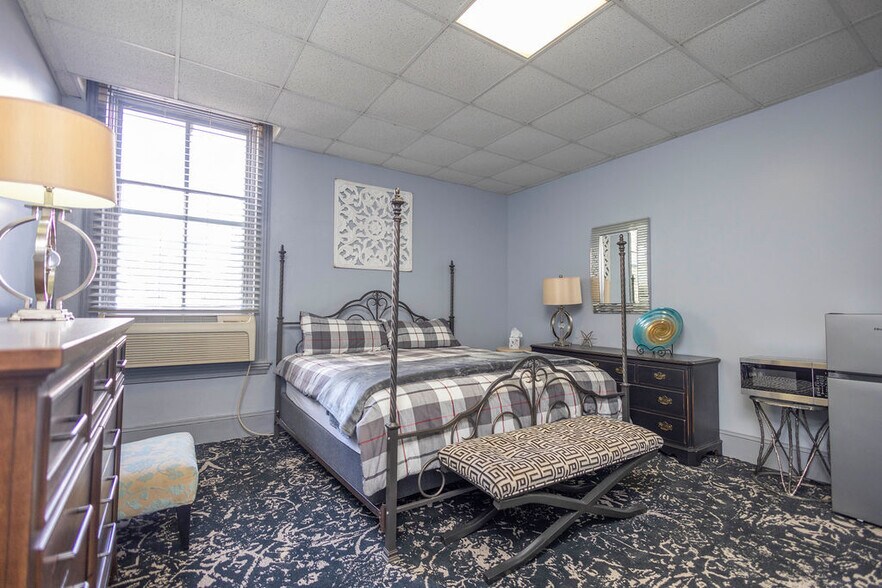 More Photos Of 303 Main St, Edgefield Storefront Retail Office For Sale