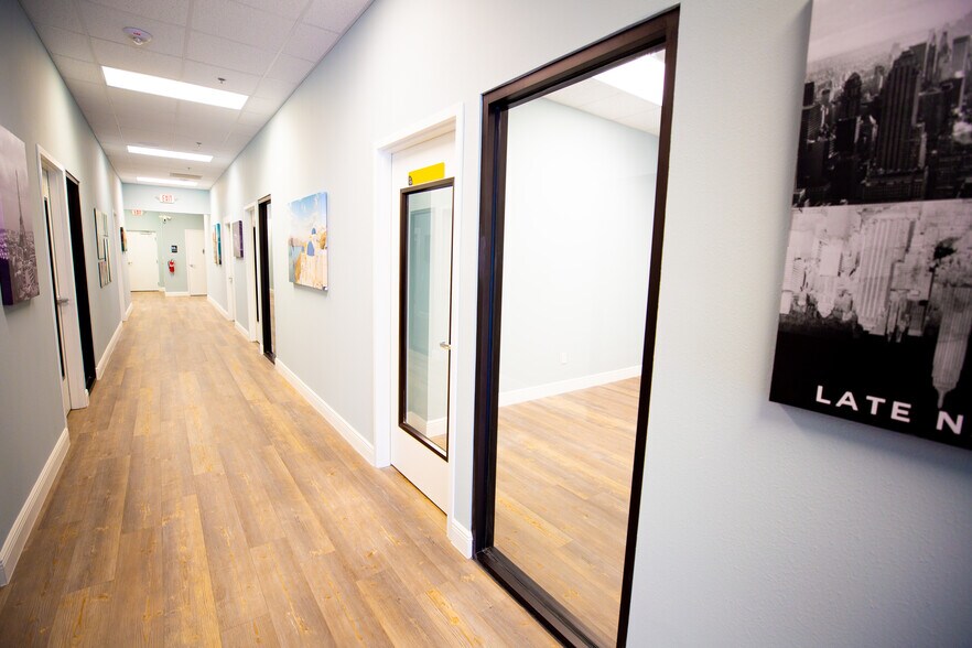 More Photos Of 2121 S Hiawasee Rd, Orlando Coworking Space