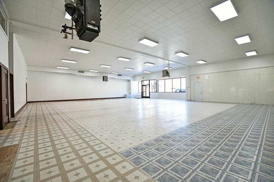 More Photos Of 1100 E South Grand Ave, Springfield Office For Sale
