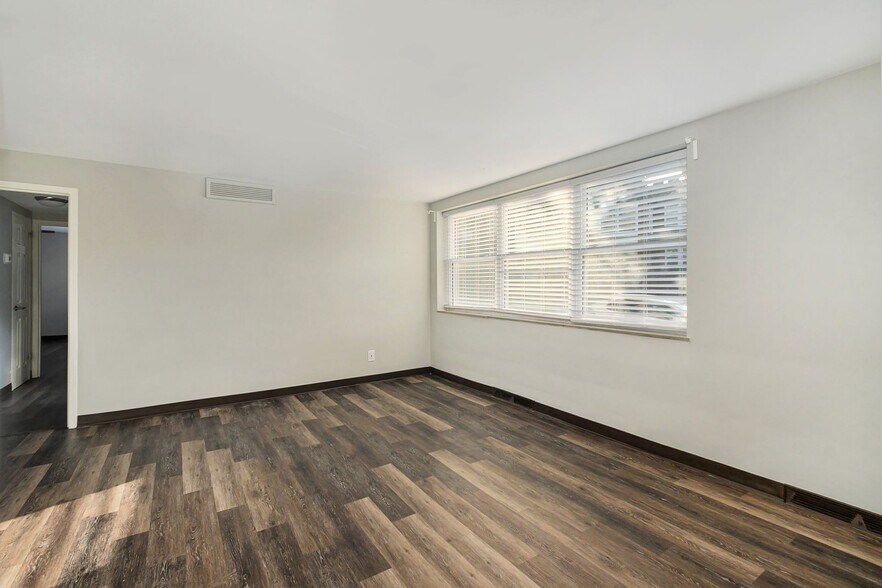 More Photos Of 4339 Roanoke Pkwy, Kansas City Apartments For Sale