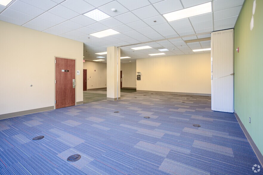 More Photos Of 201 Resting Tree Dr, Bristol Office For Lease