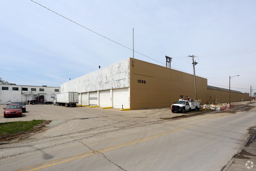 More Photos Of 1500 Delaware Ave, Des Moines Distribution For Sale