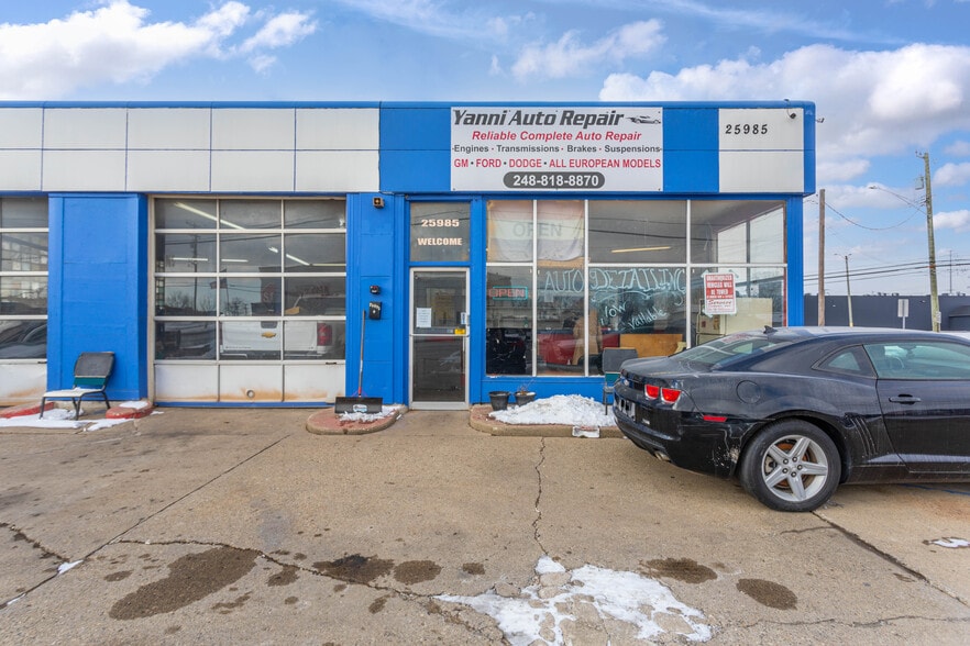 More Photos Of 25985 Groesbeck Rd, Warren Auto Repair For Sale