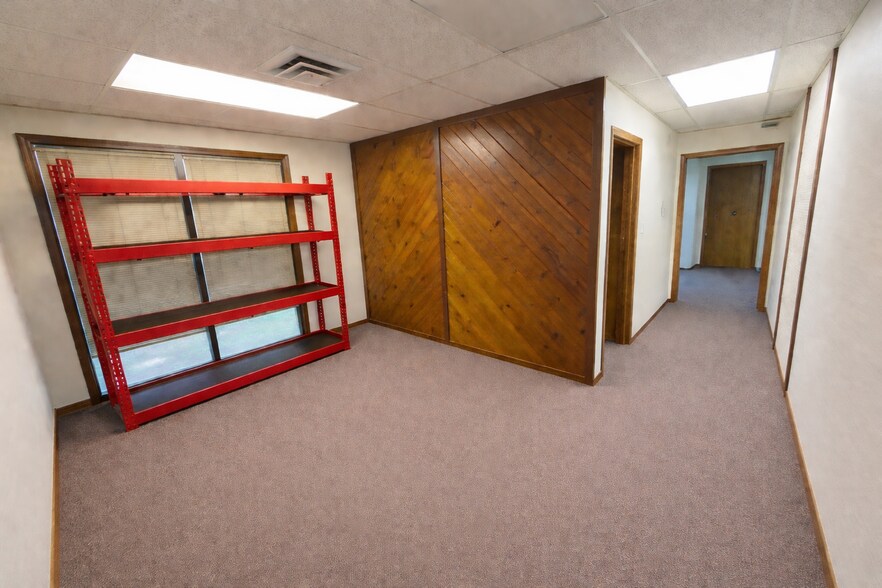 More Photos Of 4212 S Hocker Dr, Independence Office For Sale