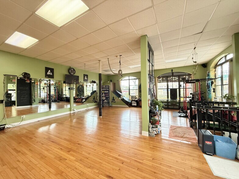More Photos Of 2913 Jeannette St, Union City Storefront Retail Residential For Sale
