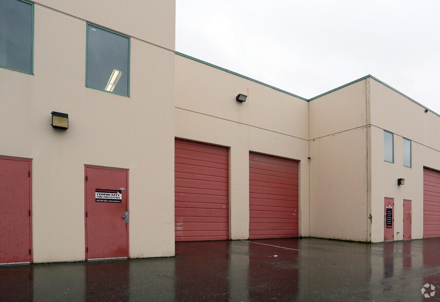 More Photos Of 1320 Kingsway Ave, Port Coquitlam Showroom For Lease