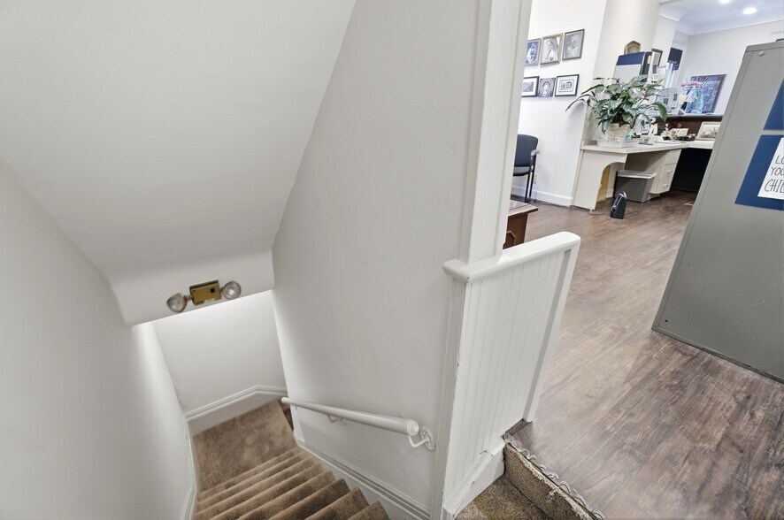 More Photos Of 2406 Auburn Ave, Cincinnati Office Residential For Sale