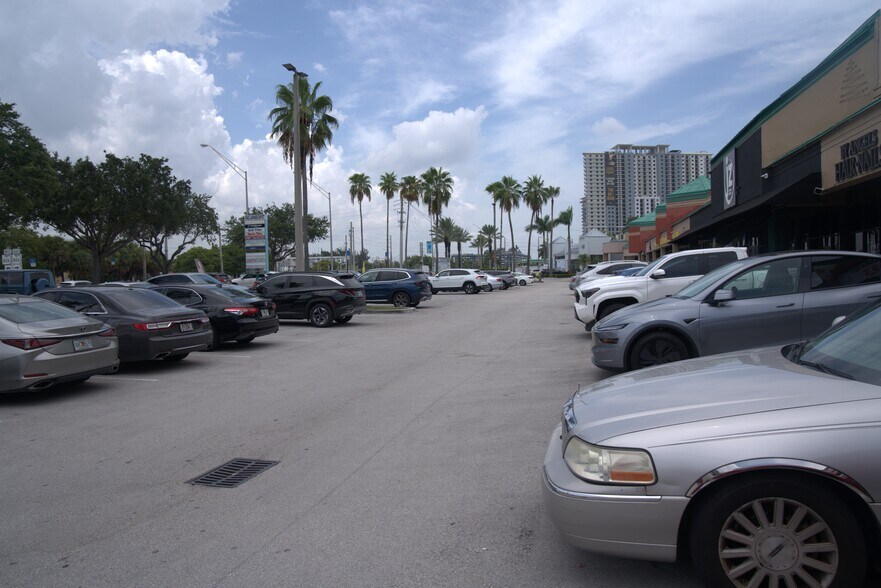 More Photos Of 16101-16173 Biscayne Blvd, North Miami Beach Coworking Space