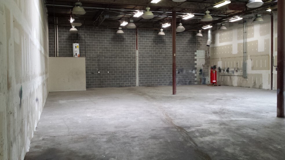 More Photos Of 8000-8032 Fernham Ln, Forestville Warehouse For Lease