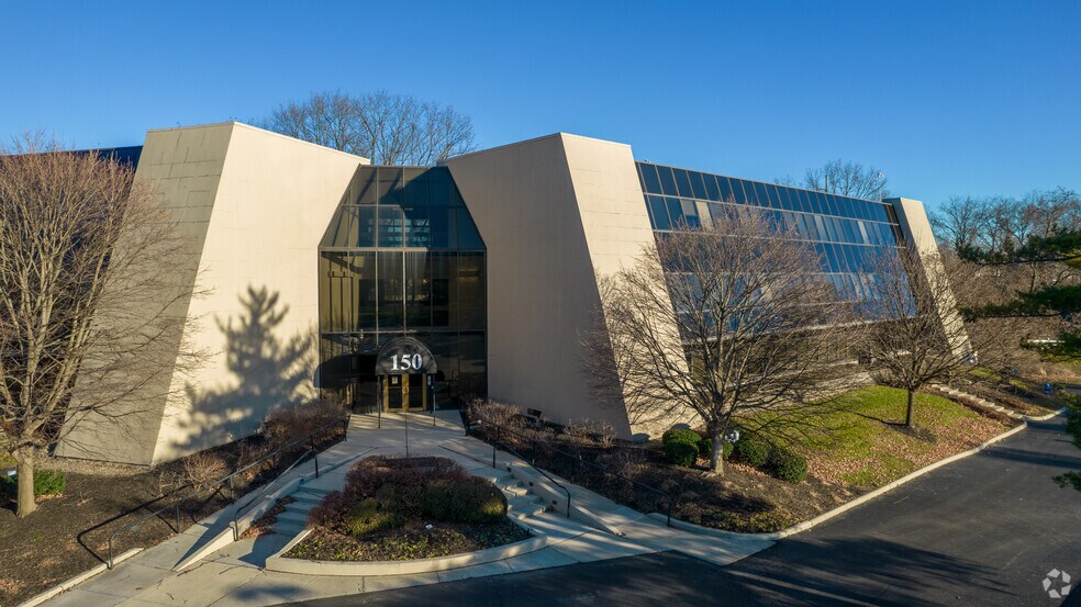 More Photos Of 150 E Wilson Bridge Rd, Worthington Office For Lease