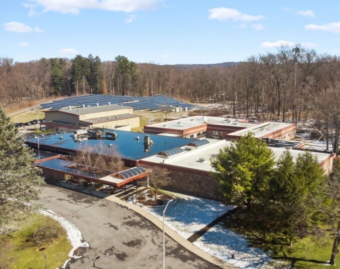 More Photos Of 260 Boardman Rd, Poughkeepsie Schools For Lease