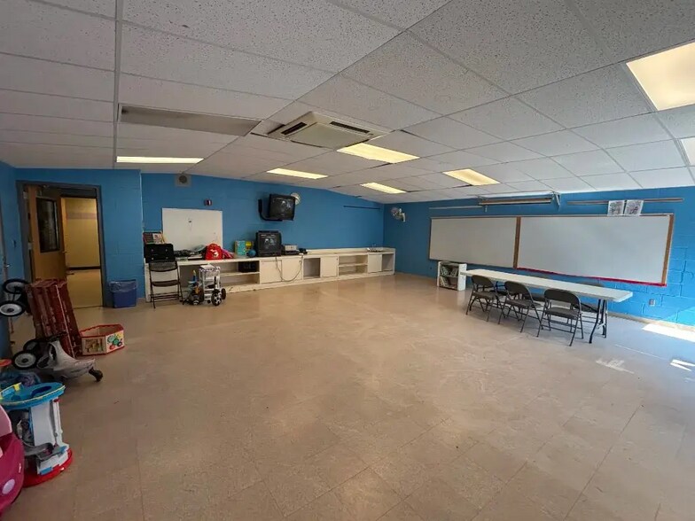 More Photos Of 18606 Stephens Rd, Eastpointe Religious Facility For Lease