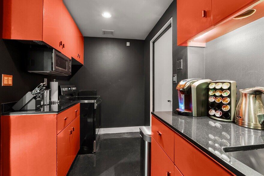 More Photos Of 751 N Highland Ave, Los Angeles Loft Creative Space For Sale