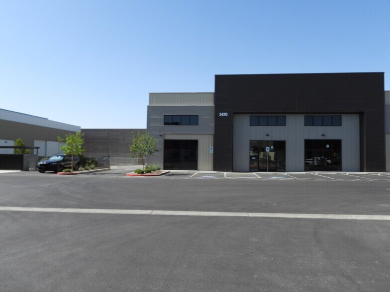More Photos Of 5470 Stephanie St, Las Vegas Warehouse For Lease