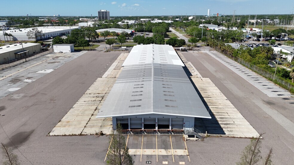 More Photos Of 9801 Palm River Rd, Tampa Truck Terminal For Lease
