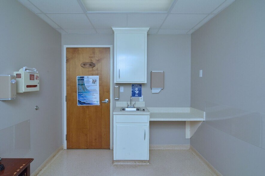 More Photos Of 803 N Jackson St, Albany Office For Lease