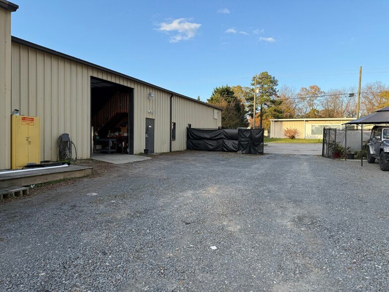 More Photos Of 1010-1014 E White St, Rock Hill Warehouse For Sale