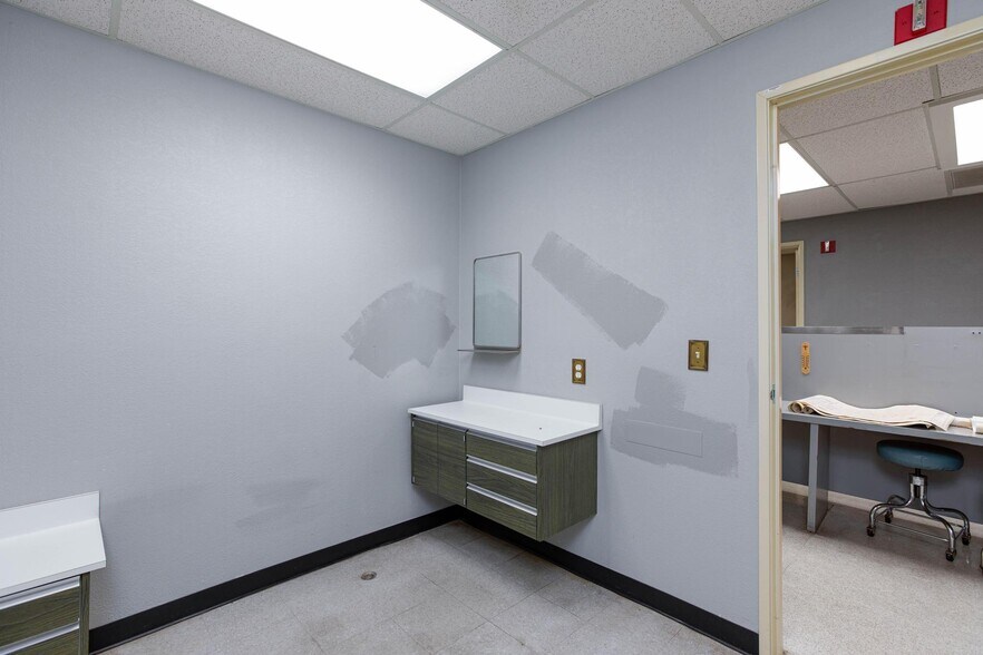 More Photos Of 872 E Sahara Ave, Las Vegas Medical For Lease