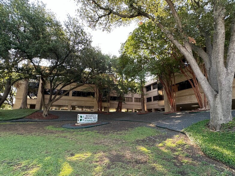 More Photos Of 375 Municipal Dr, Richardson Medical For Lease