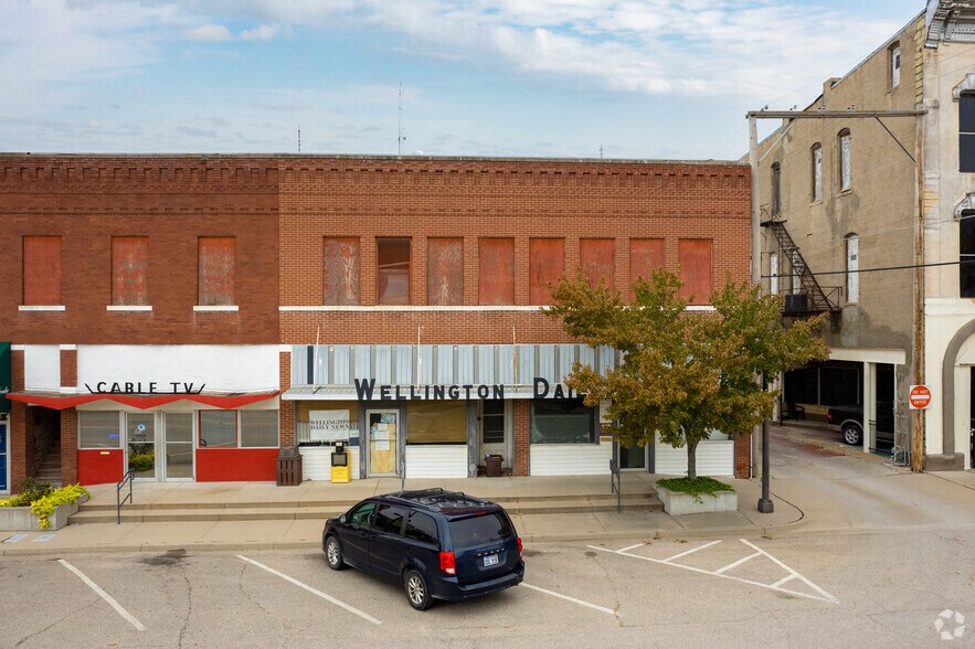 More Photos Of 113 W Harvey Ave, Wellington Office For Sale