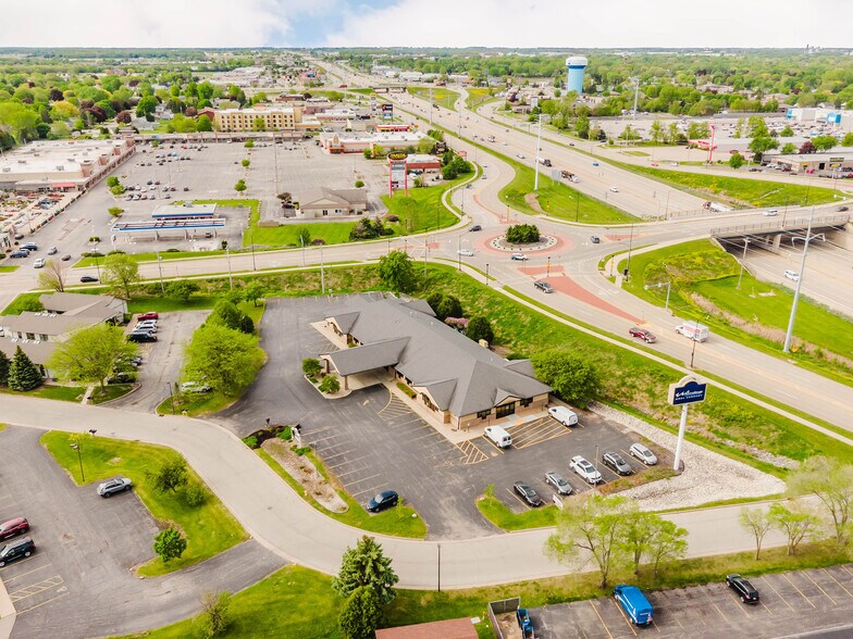 More Photos Of 1875 West Pointe Dr, Oshkosh Medical For Sale