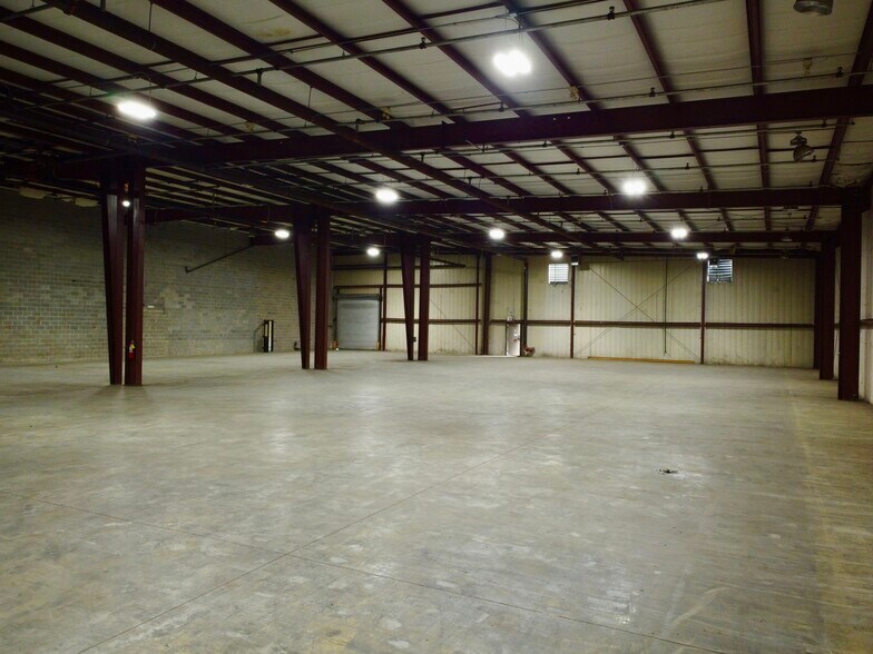 More Photos Of 4850 Lamb Ave, Union Point Warehouse For Sale