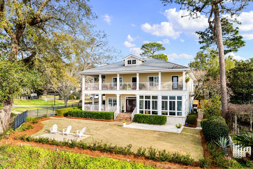 More Photos Of 202 S Mobile St, Fairhope Hospitality For Sale