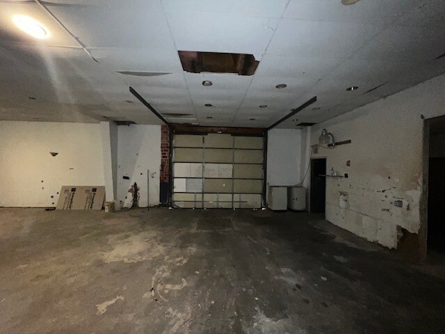 More Photos Of 2221 N 24th St, Quincy Industrial For Lease