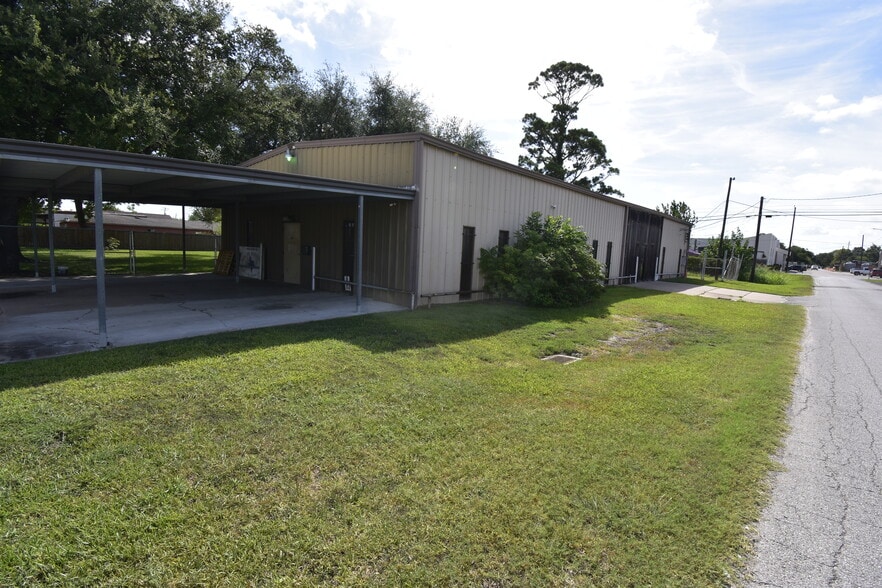 More Photos Of 630 Kentucky St, South Houston Office For Sale
