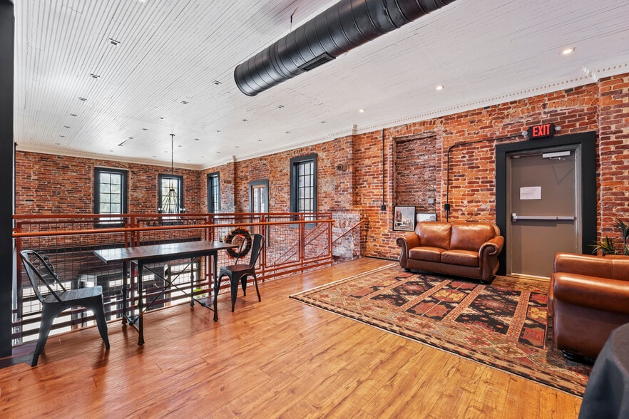 More Photos Of 219-221 N Parler Ave, Saint George Restaurant For Sale
