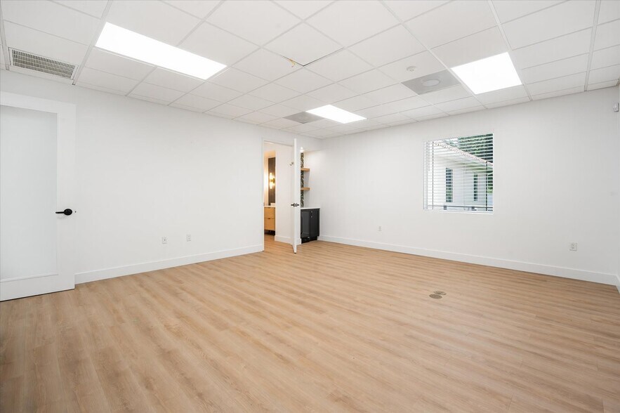 More Photos Of 8626 N Himes Ave, Tampa Medical For Lease