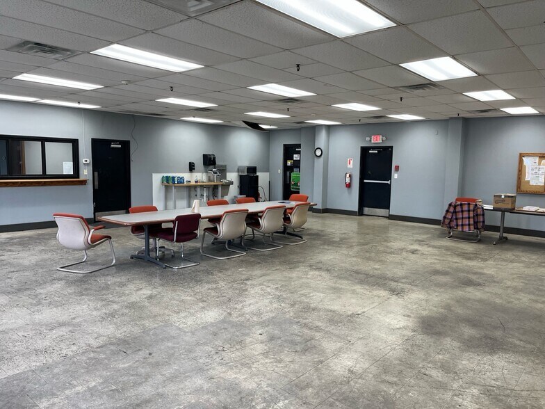 More Photos Of 208 Industrial Blvd, Tullahoma Warehouse For Sale