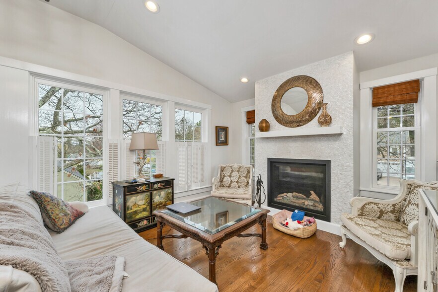 More Photos Of 205 Chelmsford St, Chelmsford Office Residential For Sale