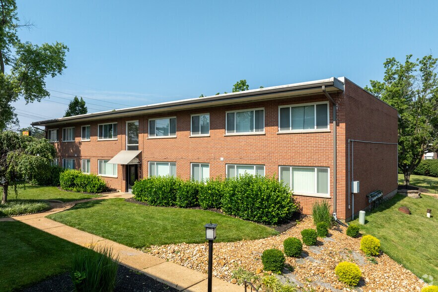 More Photos Of 1100 Indian Circle Dr, Olivette Apartments For Sale