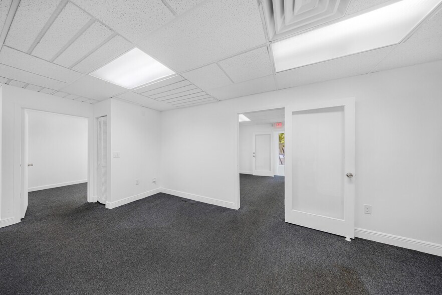 More Photos Of 7452-7466 SW 48th St, Miami Warehouse For Sale