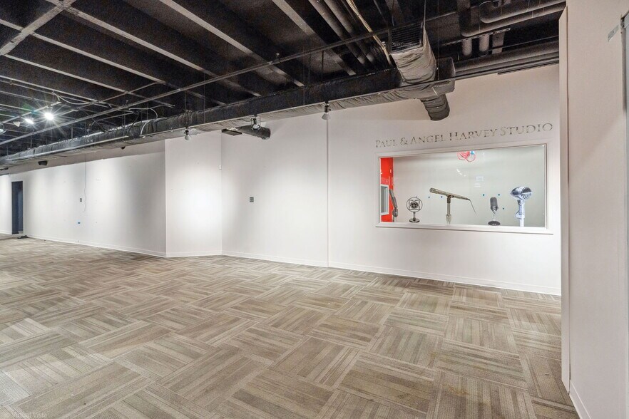 More Photos Of 360 N State St, Chicago General Retail For Sale