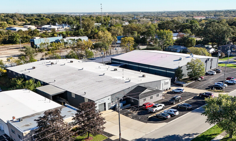 Primary Photo Of 508 Pasadena Ave, Crest Hill Manufacturing For Sale