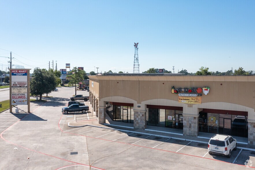 More Photos Of 100-200 Cypresswood Dr, Spring Freestanding For Lease