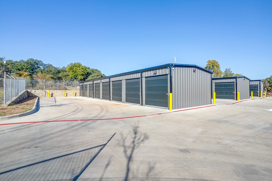 More Photos Of 1321 Kerry ln, Azle Industrial For Sale