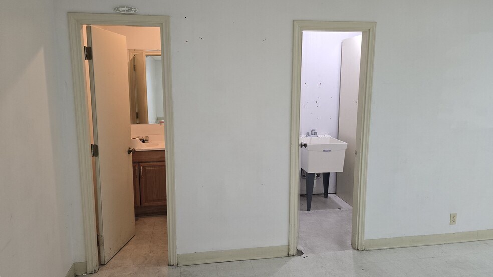 More Photos Of 501 Tradesmen's Park Dr, Hutto Warehouse For Lease
