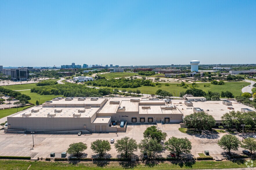 More Photos Of 1551 Corporate Dr, Irving Flex For Lease