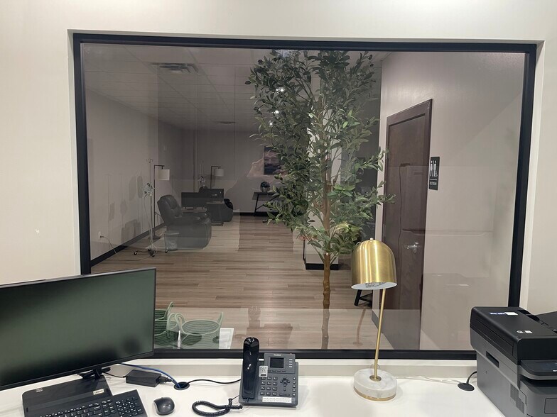More Photos Of 1915 S Zapata Hwy, Laredo Storefront Retail Office For Lease