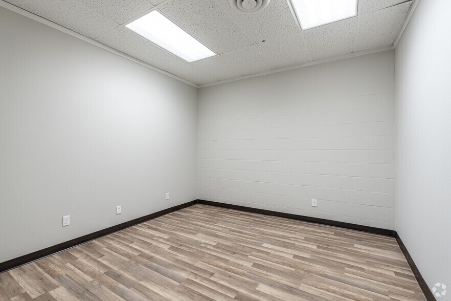 More Photos Of 3340 N Beach St, Fort Worth Flex For Sale