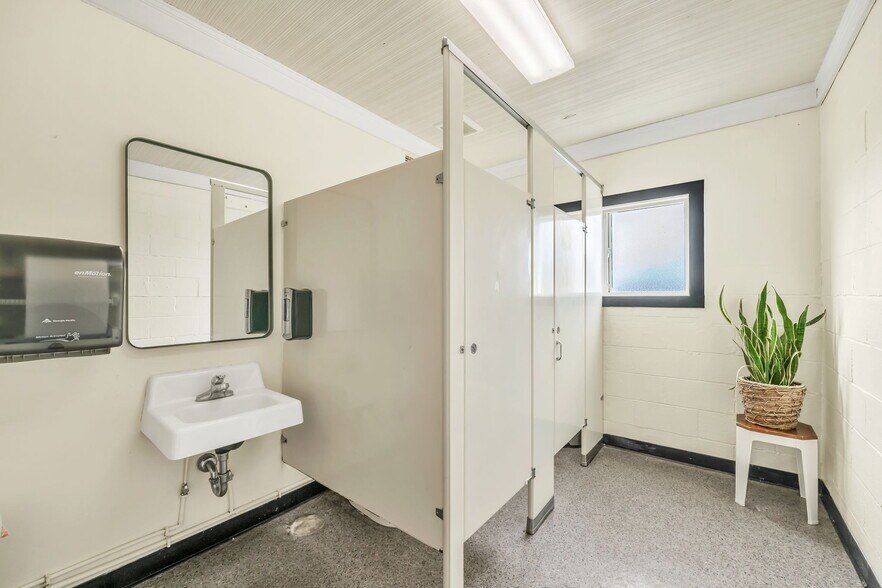 More Photos Of 31414 Harris Dr, Harrisburg Lodge Meeting Hall For Sale