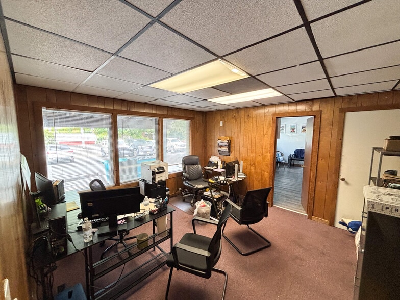 More Photos Of 715 S Glenstone Ave, Springfield Auto Dealership For Lease