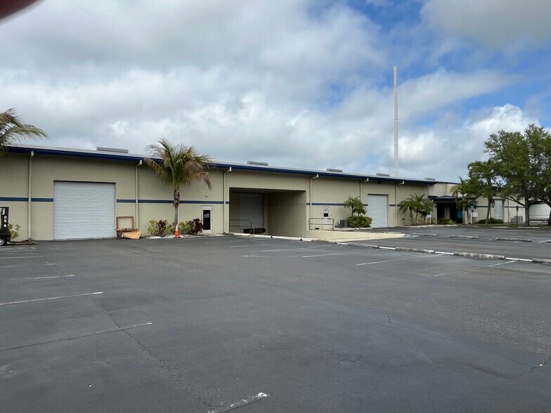 Primary Photo Of 8575 Somerset Dr, Largo Light Manufacturing For Lease