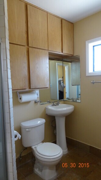 More Photos Of 20246-20254 Saticoy St, Winnetka Storefront Retail Office For Lease