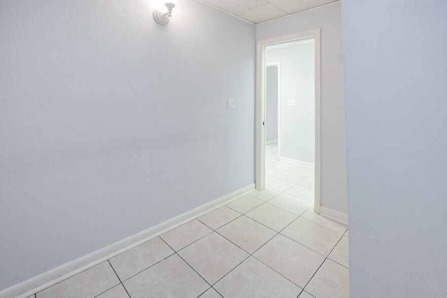 More Photos Of 7480 Fairway Dr, Miami Lakes Medical For Lease